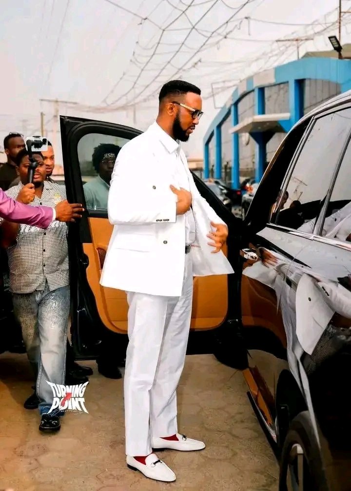 onlyone_success's tweet photo. Your rich pastors are not Nigerians, they're foreigners. They're only in the country with you because their businesses are in Nigeria. If the insecurity gets worse, they'll lave you and go to their foreign countries where they'll be safe.

Nigeria is where your pastors make their money. Their most valuable assets are in foreign countries, including their children and families. That's why your sorrow means nothing to them because they don't feel it. If the politicians in power are not helping you, your pastors should, instead of adding pains to your injury using the Bible.

Has any of them directly called out the president? That says a lot on its own. 

Your pastors are very greedy. They're more afraid of poverty than death. If not, they'll sell some of their properties to feed you and their masses. That's how good leaders and fathers behave when things are hard for their children.