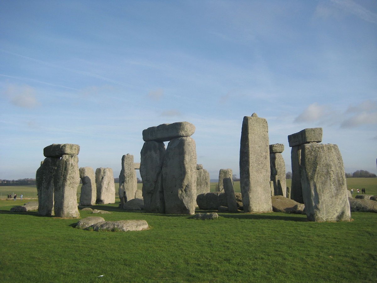 JasperBeech's tweet photo. @L15per Yes, indeed - what's really interesting is that it shows Stonehenge before the (limited) restoration work (re-erecting a few stones etc) that took place between the 1920s and 1960s. Compare these photos taken in 1877 and 2008. https://t.co/yzzJWFkZBm