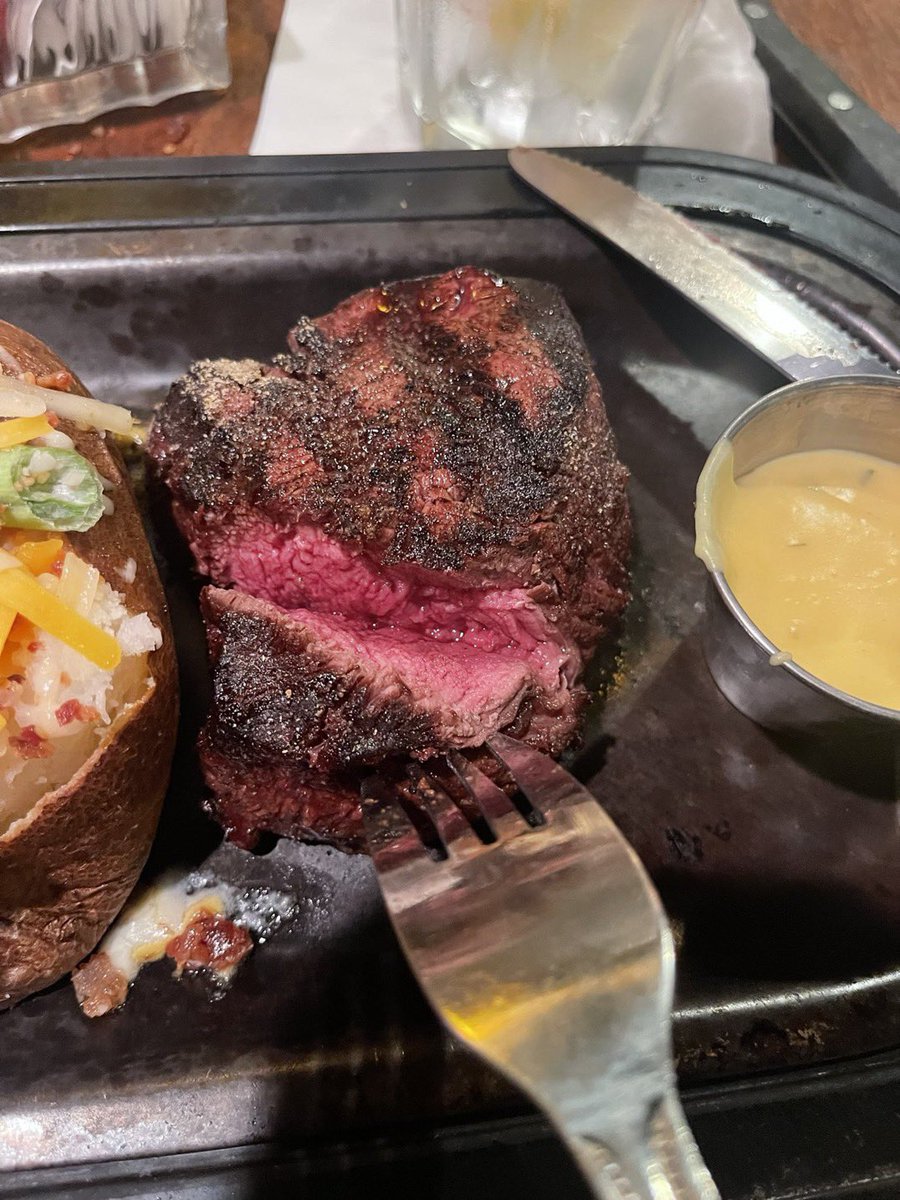 R0KSTARMADE's tweet photo. If my steak isn’t cooked like this then I don’t want it 🫣 https://t.co/h4v3x8IaC4