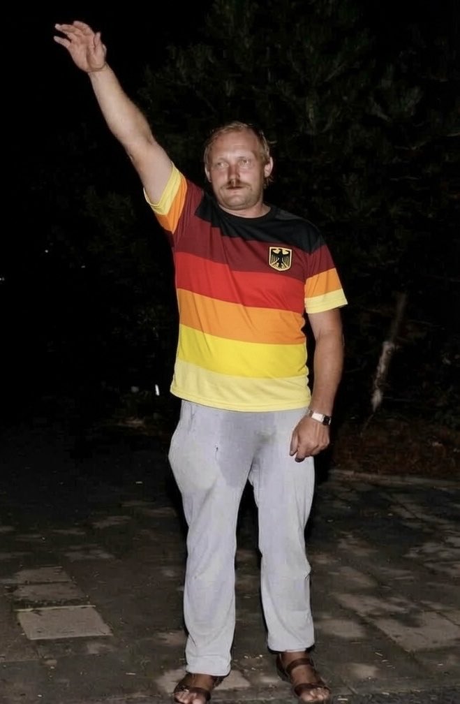 U71pb's tweet photo. Damals wie heute. Eine gewisse „Geistes“haltung geht immer in die Hose. 

#Stolzmonat ist das Selbstwert-Viagra für rechte Minderleister, die für Land und Gesellschaft nichts tun, außer allen derb auf den Zünder zu gehen. https://t.co/7ybWS7zc9l