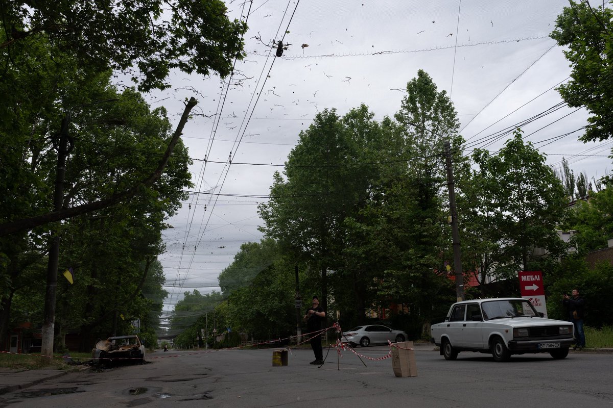 IvAnt_21's tweet photo. В будинок прилетіло кілька десятків fpv. Є загиблі і поранені. https://t.co/eTeT5wTeHg