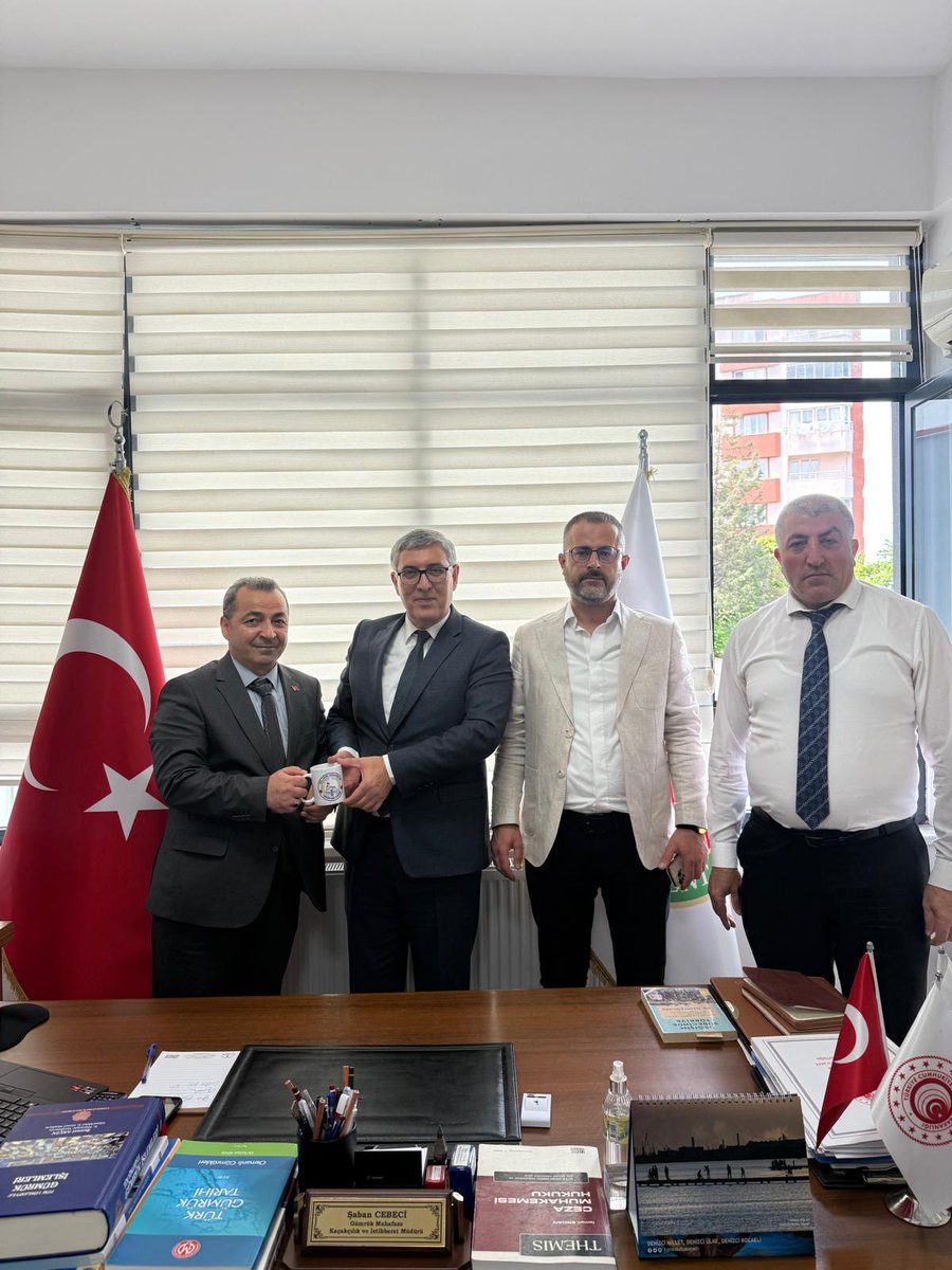 atalay6775's tweet photo. Kdz Ereğli Ardahanlılar yardımlaşma derneği olarak 
Gümrük muhafaza kaçakçılık ve istihbarat  Bölge müdürü Hemşerimiz sayın Şaban Cebeci beyi Makamında ziyaret ettik Güzel ağırlama  babacan samimi tavrı ile bizleri karşılanmasında Dolayı kendisine çok teşekkür ederiz . https://t.co/1jYVgBDeje