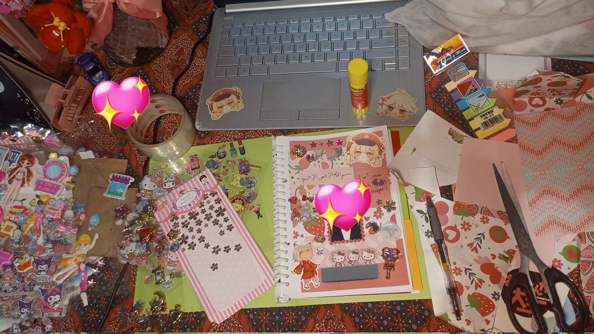 kleechann's tweet photo. late night activity: journaling! 🌺
always love the mess https://t.co/eGMFGuPDh6