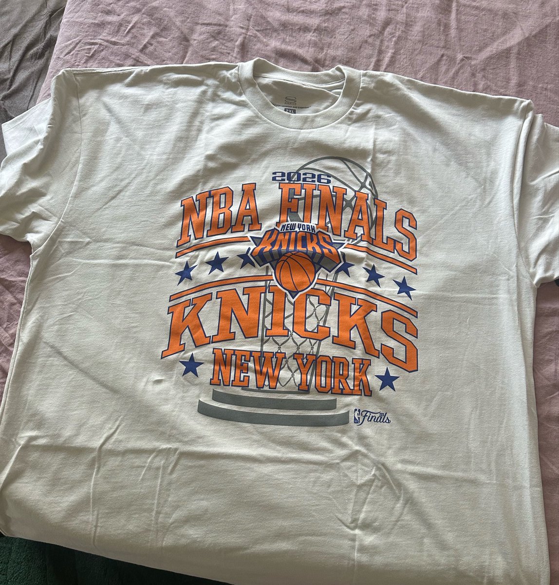 squintsNY's tweet photo. Shirt is gigantic and the print is off center alas, fit is ready. #Knicksin4 https://t.co/2QCInmX1Be