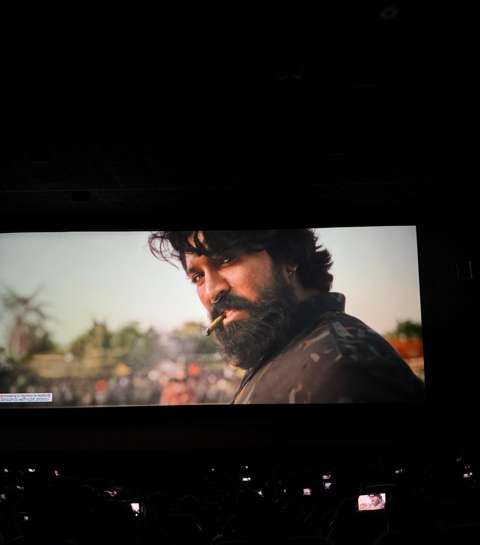 Akshitha55's tweet photo. #PEDDI FIRST HALF REVIEW...

First half full packed ! 
Rai Rai Raa Raa song  highlight 🔥 

Buchi Babu Sana emotions tho build chesina pre-interval &amp; interval blocks movie ni vere level ki teesukellayi 🤩 https://t.co/bMRoVwGyg3