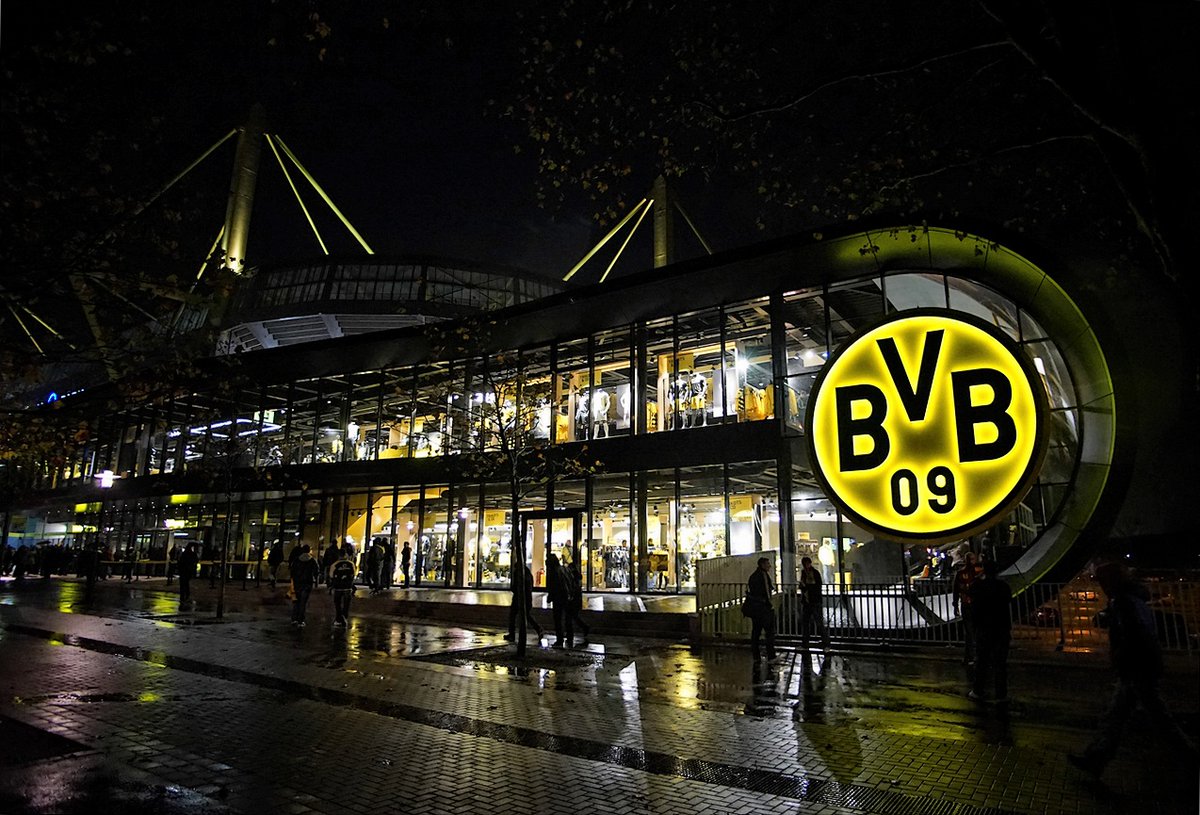 corepic's tweet photo. BVB fan world https://t.co/2EeDDpBa5m