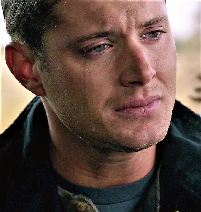 deansgambit's tweet photo. thinking about how dean winchesters love language is bleeding out every atom of his being just to save a world that consistently tears him apart so that the people he cares about can live in it but in the cruelty of it all he STILL KEEPS LOSING THEM i’m not ok anyway gd evening<3 https://t.co/BceFQXYRTh