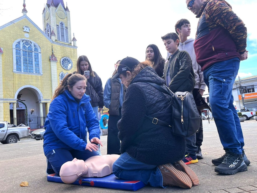 radioinsular's tweet photo. Andes Salud impartió taller de RCP y Primeros Auxilios para la comunidad de #Castro  https://t.co/vnwvNN4TsN 
#PuertoMontt  #Ancud #Chiloe #FelizMiércoles #3deJunio https://t.co/dnC68W0Vxi