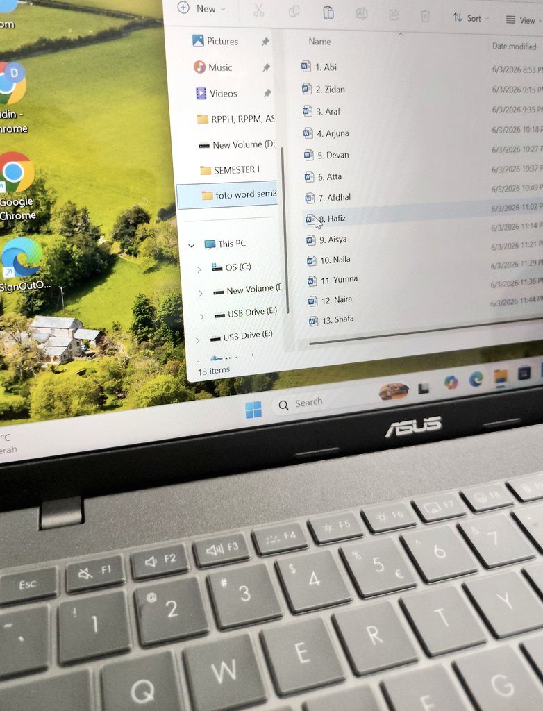 sindwya's tweet photo. JUJUR CPE POL LAMA GA DUDUK DPN LAPTOP😮‍💨😮‍💨 https://t.co/EplrHfwWzm