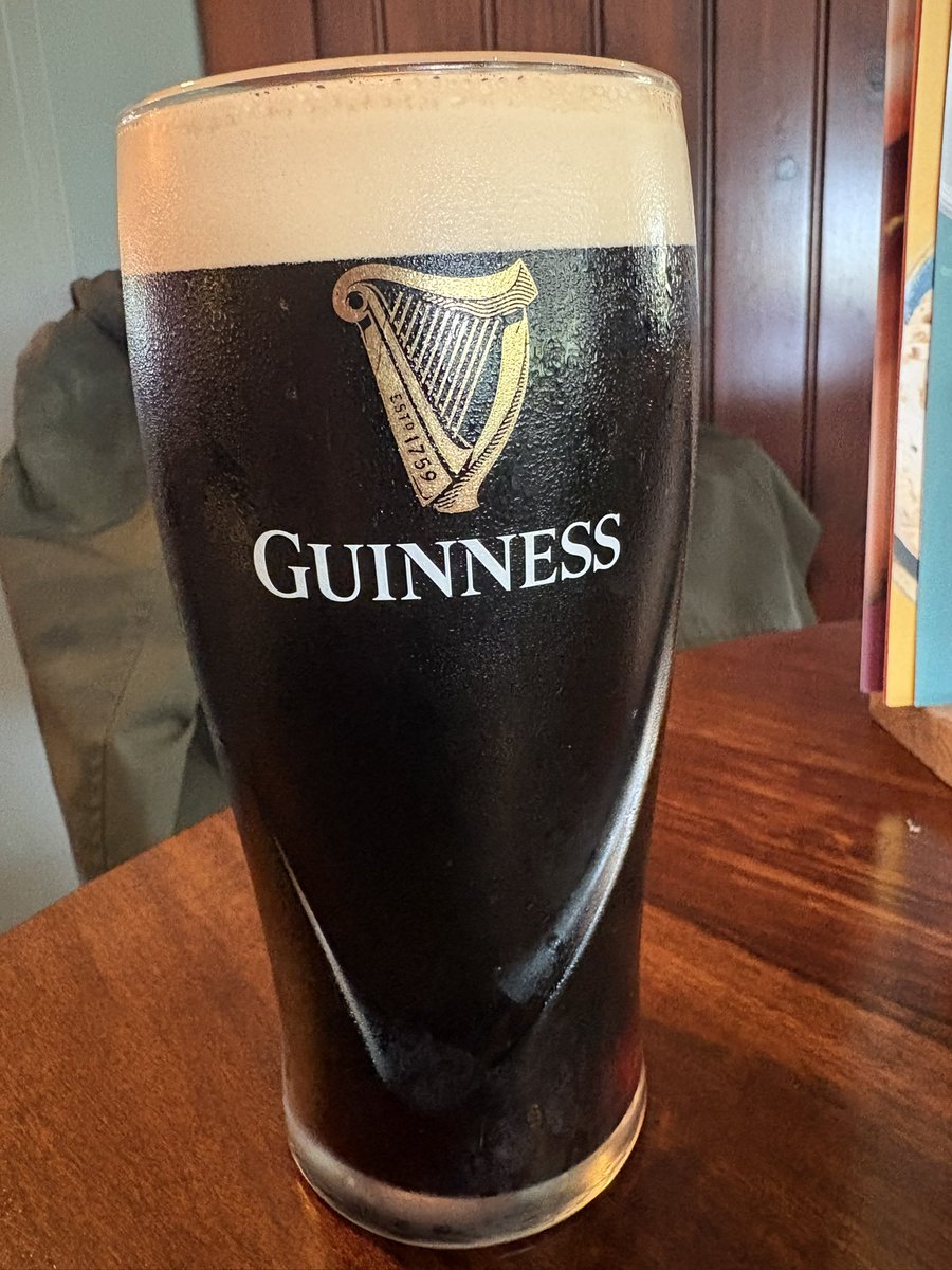 sarahspints's tweet photo. Midweek post work pint?
Go on then.

#Guinness #Pints #Pionta https://t.co/qTSFHozYqS