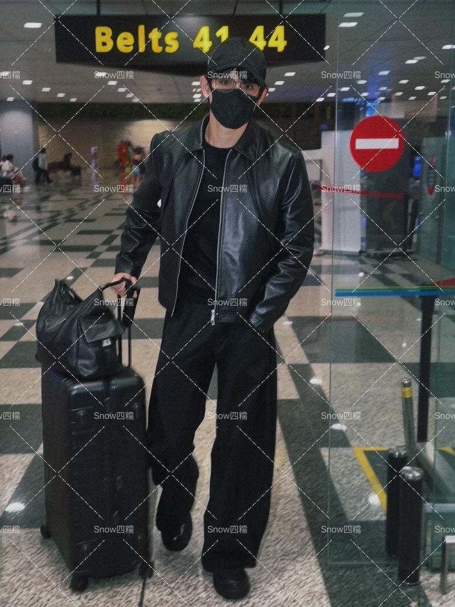 hannawithanh_'s tweet photo. ayden has landed in changi airpot, singapore 

#政瞳 #aylio #aydensng https://t.co/8wmpp805bF