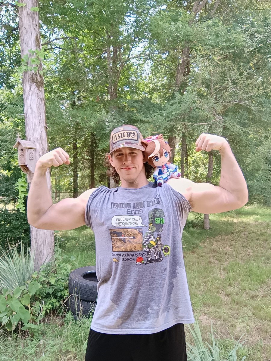 KSpeedweed's tweet photo. @JhonHearerer thanks for the hats and post workout candy. https://t.co/qHgQSHX47w