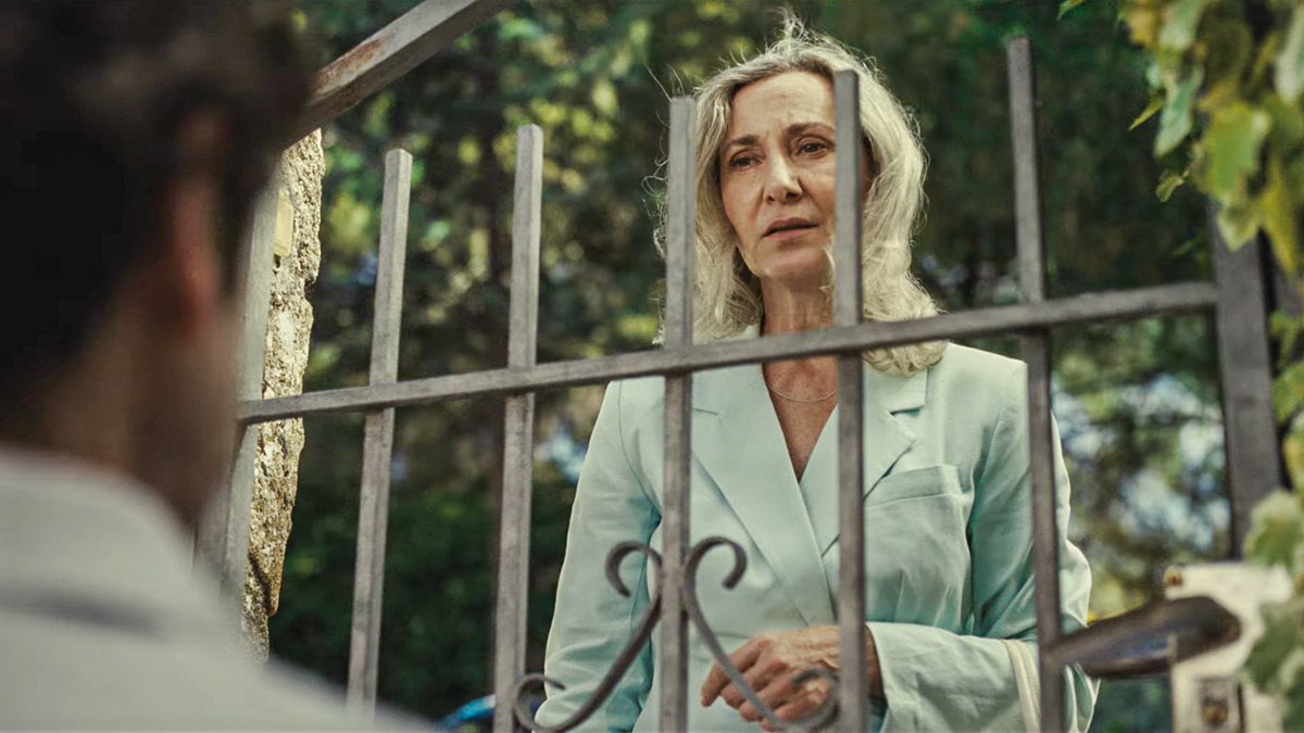 amantesdeuyuni's tweet photo. 💥¿Qué pasa cuando el personaje al que insultas en redes se planta en el salón de tu casa? 

Crítica 'A la cara'. ESTRENO👇
https://t.co/XBb3luXL51

Magníficos @manolosoloactor y Sonia Almarcha.

Estudio profundo sobre la soledad moderna.

@pecadofilms

#alacara #manolosolo https://t.co/az7lmbBMCk