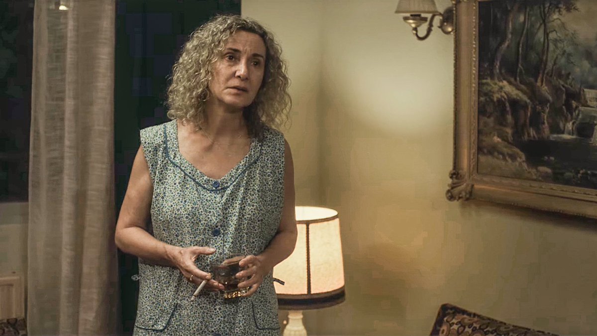 amantesdeuyuni's tweet photo. 💥¿Qué pasa cuando el personaje al que insultas en redes se planta en el salón de tu casa? 

Crítica 'A la cara'. ESTRENO👇
https://t.co/XBb3luXL51

Magníficos @manolosoloactor y Sonia Almarcha.

Estudio profundo sobre la soledad moderna.

@pecadofilms

#alacara #manolosolo https://t.co/az7lmbBMCk