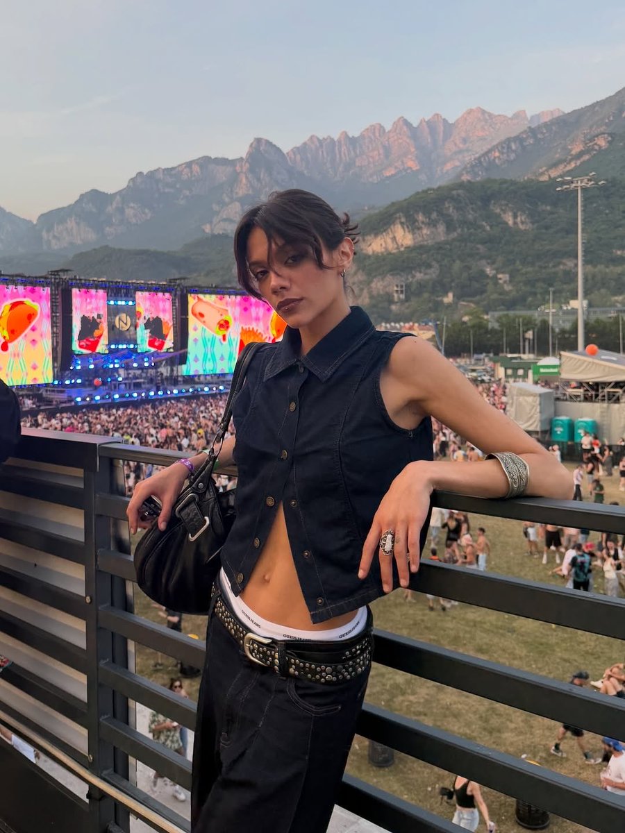 chiamatemiangii's tweet photo. queste vibes da coachella sisisisi quanto è splendida✨ https://t.co/HXPhSCgOg6