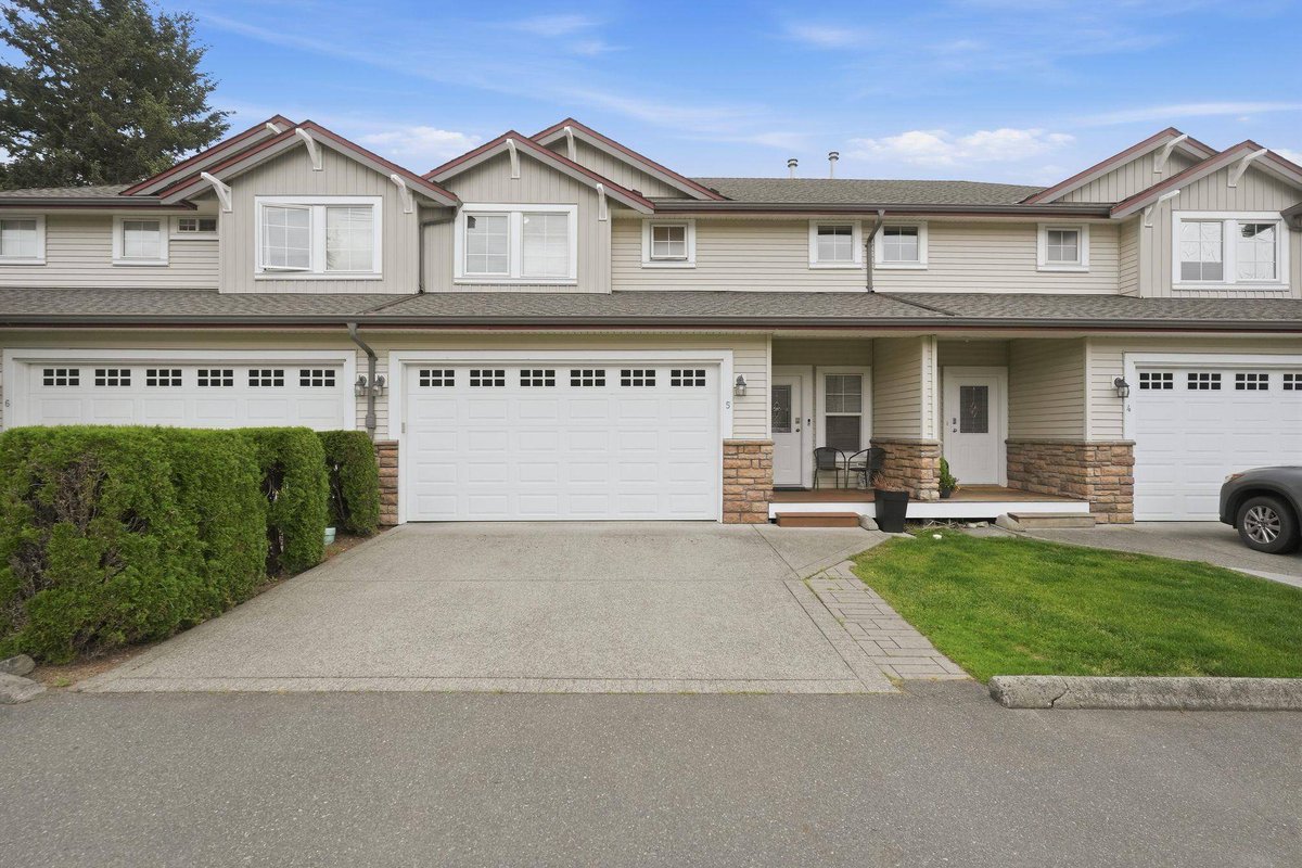 JustinOttRealty's tweet photo. 🏡New 4BR 4Ba 4Parking Townhouse Listing: 45140 South Sumas RD unit 5 Sardis.
Listing Price: $670,000

Schedule a showing through link in bio or DM.

#sardis #townhouse #Doublegarage https://t.co/WrFpdbw7pF
