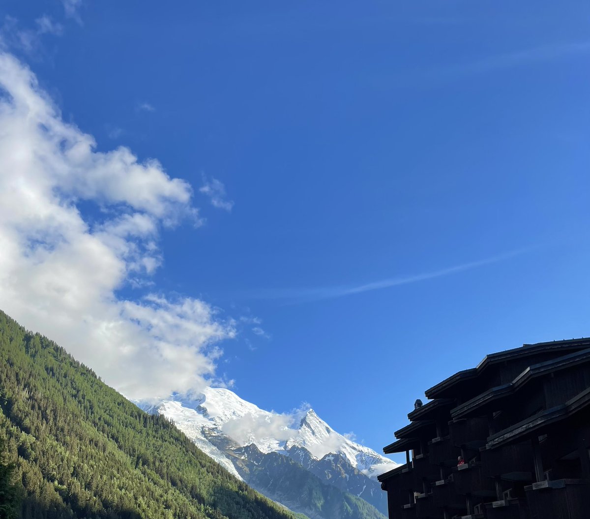 mcally39's tweet photo. The mountain finally showed itself. My Blanc. 🤩 https://t.co/3RHaWpyLbq