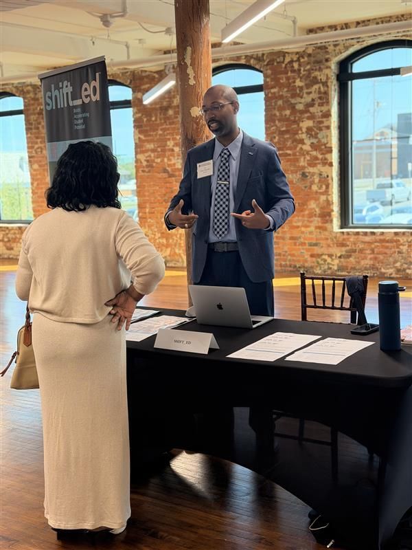 Hunt_Institute's tweet photo. "To build a resilient workforce, we have to design an education system that works for modern lives."  

Yesterday's Guilford County Attainment Summit focused on turning postsecondary data into community-wide action. Thank you to everyone who packed the room!

@myFutureNC https://t.co/e30TSAKXmy