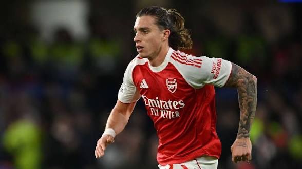 Miztafantastic's tweet photo. 🚨| Mourinho wants Calafiori at Madrid

Riccardo Calafiori is attracting interest from Real Madrid, with Mourinho reportedly a big admirer.

Arsenal don’t want to sell… but let’s be real —

£100M + Rodrygo? 🤔

Are you accepting or rejecting? https://t.co/ZLPnQBXenm