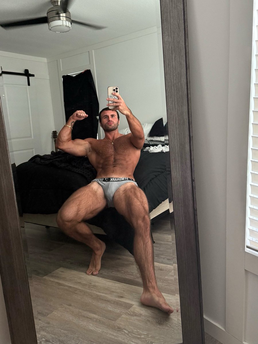 CrozierJulian's tweet photo. Blow this up and I’ll return the favor 

https://t.co/Gh7SHpfDZX https://t.co/8lwvg6ZJa3