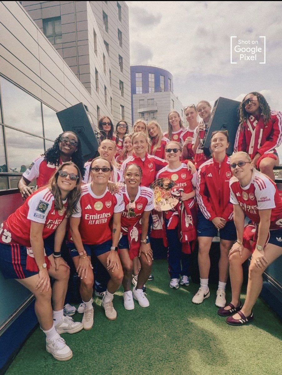 GoonerTina's tweet photo. Next year I really want and will watch 2 @ArsenalWFC games at the Emirates.. about time...#COYG..who is coming with me??????? https://t.co/LxB3LC4BJ0