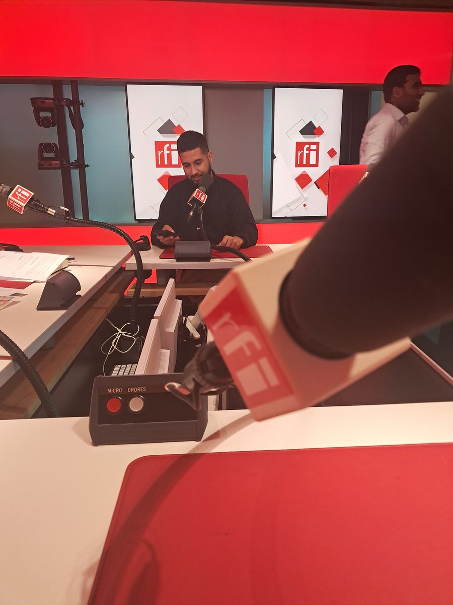FCGeopolitics's tweet photo. 🎙 En plateau dans l'excellente émission @RFIRadioFoot d'@Annie_Gasnier pour parler de la politisation de la Coupe du monde 2026 🏆🇺🇸 et présenter le dernier livre MONDIAL 📚 https://t.co/ZUzVnk76Ke