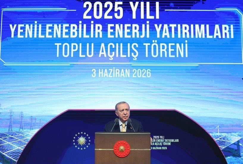 ALKIRATLI's tweet photo. 📍Cumhurbaşkanlığı Külliyesi | Ankara

Cumhurbaşkanımız Sayın Recep Tayyip Erdoğan’ın teşrifleriyle gerçekleştirilen 2025 Yılı Yenilenebilir Enerji Yatırımları Toplu Açılış Töreni’ne katıldık.

Enerjide dışa bağımlılığı azaltan, yerli ve milli kaynaklarımızı daha etkin kullanmamızı sağlayan bu yatırımlar; güçlü Türkiye, güçlü ekonomi ve Türkiye Yüzyılı hedeflerimiz açısından büyük önem taşımaktadır.

Başta Enerji ve Tabii Kaynaklar Bakanlığımız olmak üzere emeği geçen herkesi tebrik ediyor, yatırımların ülkemize ve aziz milletimize hayırlı olmasını diliyorum. 🇹🇷

@RTErdogan 
@Akparti 
@abuyukgumus 
@yahyacelik_ 
@Ruken_Kilerci 

#TürkiyeYüzyılı #EnerjideTamBağımsızTürkiye