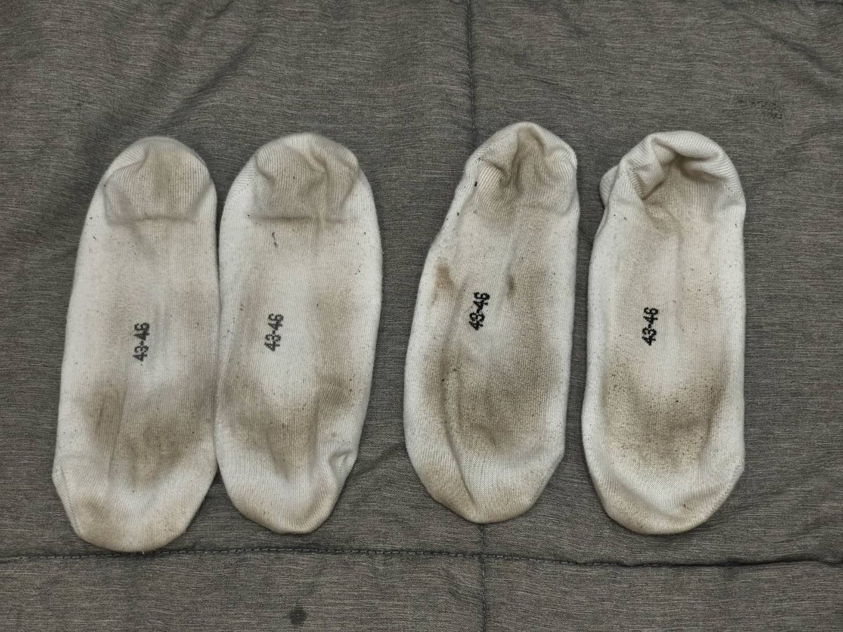 PtnTrams's tweet photo. ถุงเท้าเน่า 🧦🧦🥹🥹
Work hard, play harder = dirty socks 
#ดมถุงเท้า #ทาสเท้า #ถุงเท้าชาย https://t.co/1EjdO8syVl