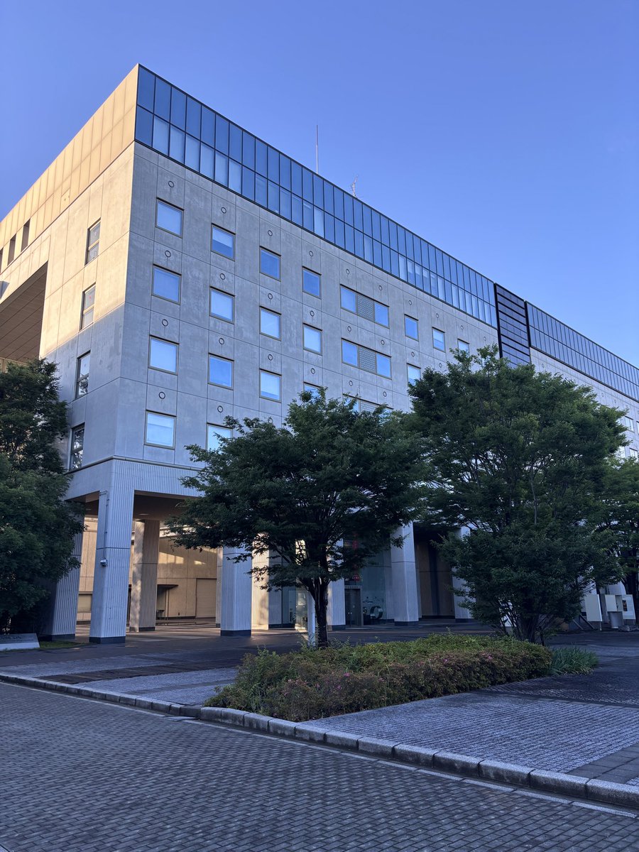quantumpranav's tweet photo. Working with Nobel Laureate Prof. Takaaki Kajita at ICRR, University of Tokyo on our book on history of neutrino research from Pauli’s desperate remedy to Hyper-Kamiokande. Some collaborations time to build and become most rewarding. This is one of them.

#ICRR #Tokyo #Japan https://t.co/xkfMFH5ocT