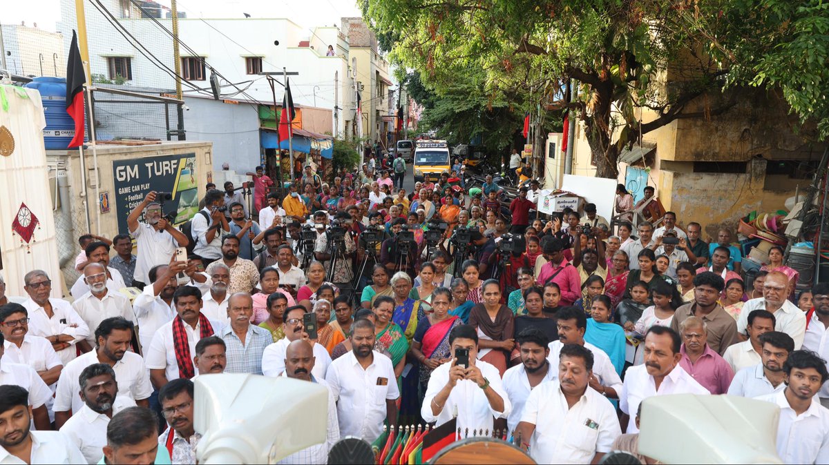 V_Senthilbalaji's tweet photo. கழகத் தலைவர், மாண்புமிகு தளபதி @mkstalin அவர்களின் ஆணைக்கிணங்க, இன்று கோவை தெற்கு தொகுதி நாகப்பன் வீதி மற்றும் சண்முகநாதன் வீதி பகுதியில், கோவை தெற்கு சட்டமன்றத் தொகுதியில், எனக்கு வாக்களித்து வெற்றி பெற வைத்த பொது மக்களுக்கு எனது நெஞ்சார்ந்த நன்றிகளை தெரிவித்த போது.. https://t.co/AMn3PlVxL7