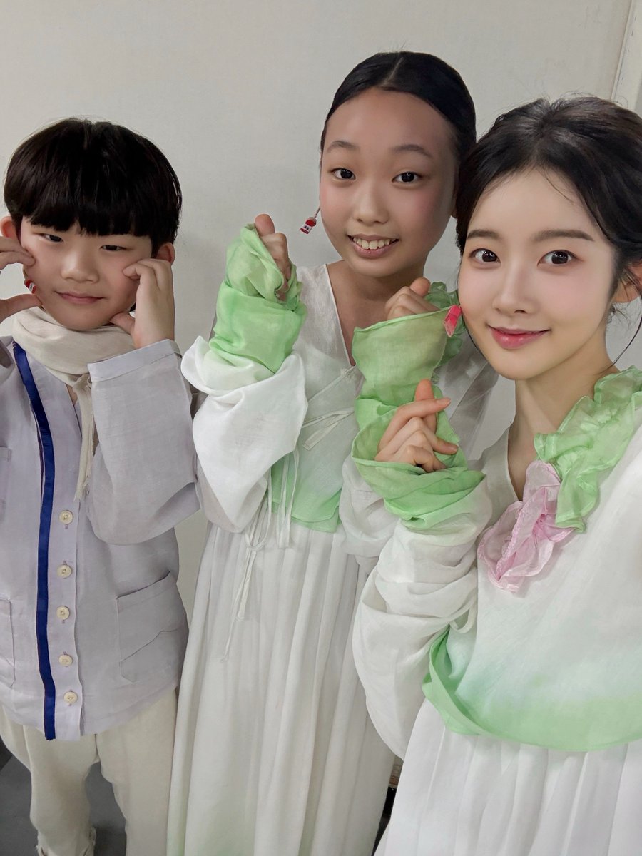 STAYC_official's tweet photo. 260602
#서편제 9회차

#STAYC #스테이씨
#Sieun #시은 https://t.co/LAulWnERch