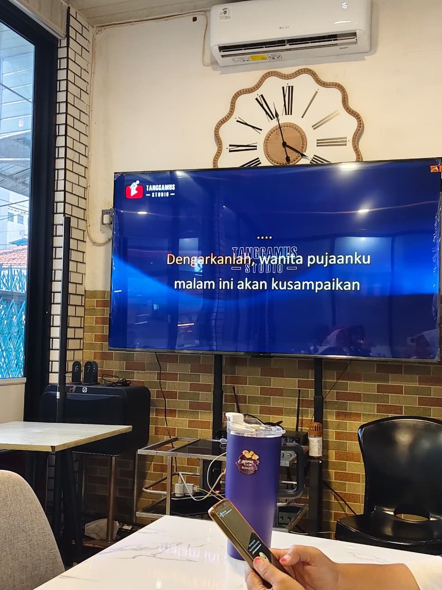 prettigels's tweet photo. Life after breakup jadi lebih suka cari tempat nongs yg ada karaoke wkwk https://t.co/5poTrDwy82
