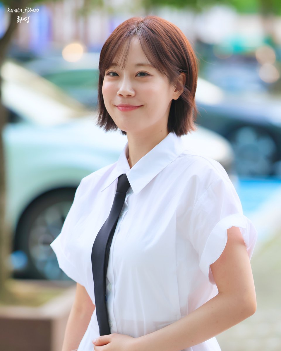 kamilia_fbbea0's tweet photo. 260603 박소현의 러브게임 허영지 출근길
스쿨룩이 이렇게 잘어울리는 94년생 보셨나요😍

#허영지 #Youngji #ヨンジ #카라 #KARA 
#허영지는지금도배고파 https://t.co/aImtVb6Xru
