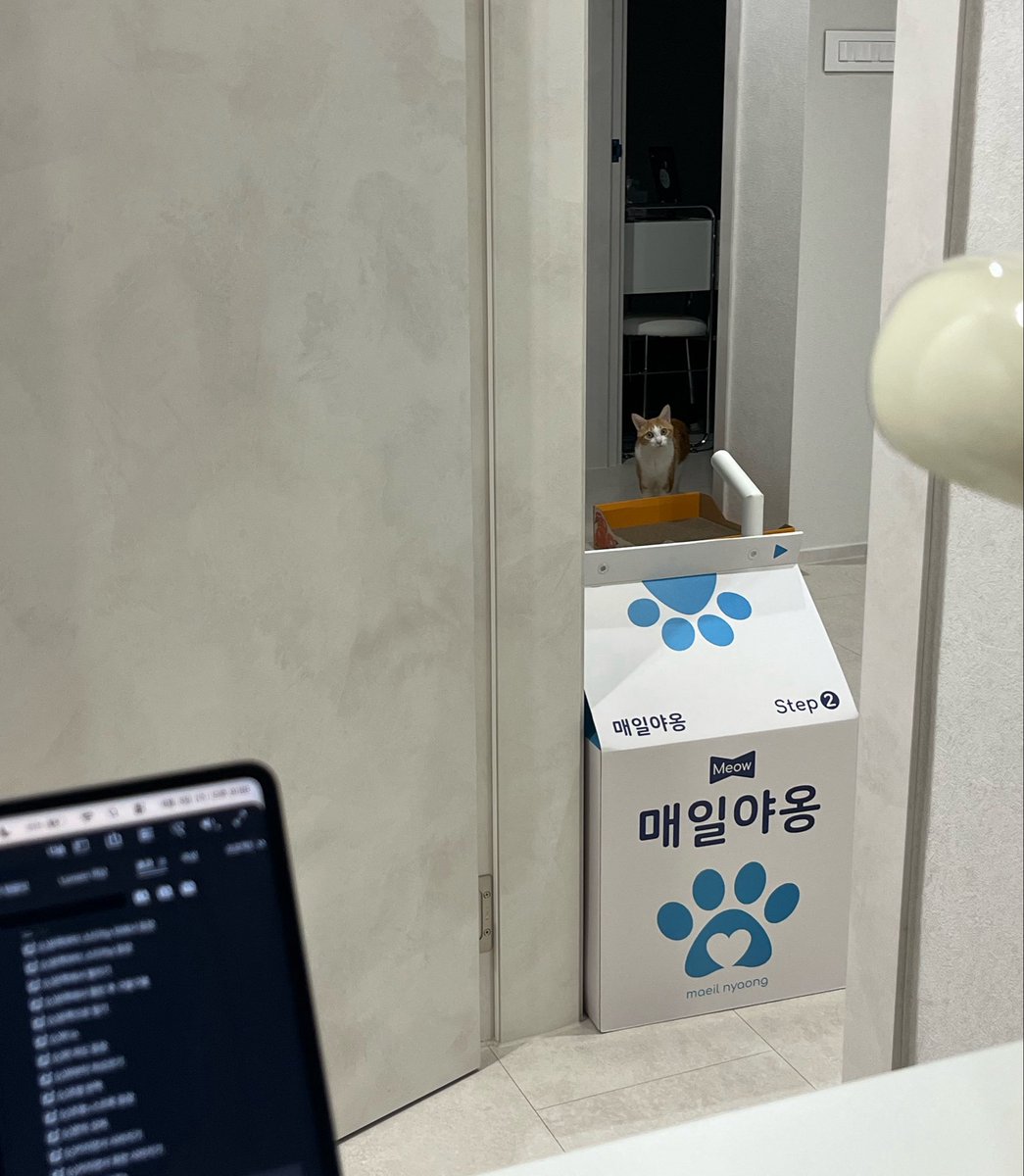 mo0_mo00's tweet photo. 뭐해                                          놀쟈 ! https://t.co/kvWIEYw02N