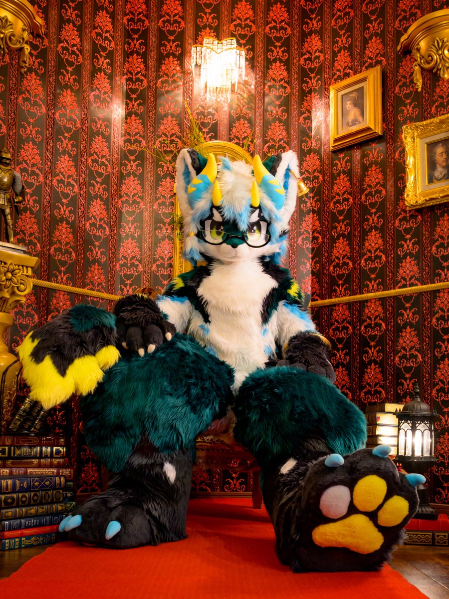 EnoaDaisensei's tweet photo. 俺に言わなきゃいけない事あるよね？
 #FursuitEveryday https://t.co/v4Exslzx6U