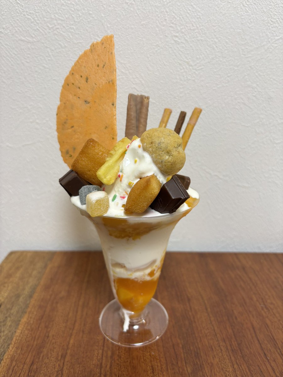tocci2019's tweet photo. 飲んだあとの締めの一口

おうちで夜パフェ
好きなようにアレンジして
夜の気分をもうひと息楽しもう

#シメパフェ
#飲んだ後のデザート
#夜パフェ 
#ミニストップ https://t.co/zMr0ZfH5rD