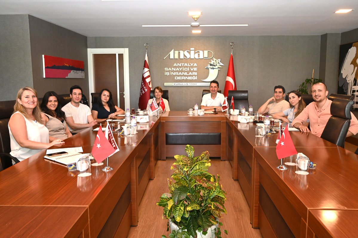 ANSIAD's tweet photo. ANSİAD İkinci Kuşak Yürütme Kurulu Toplantısı, Yönetim Kurulu Genel Sekreterimiz İsmail Volkan başkanlığında, Prof. Dr. Ferda Erdem ve İkinci Kuşak Yürütme Kurulu üyelerinin katılımlarıyla gerçekleştirildi. 

Toplantıda; ikinci kuşak çalışmalarının gelişimi, üyelerimizin kişisel ve profesyonel gelişimlerine katkı sağlayacak projeler, gelecek dönem faaliyetleri ve iş birliği olanakları üzerine değerlendirmelerde bulunuldu. Prof. Dr. Ferda Erdem’in görüş ve önerileri doğrultusunda, genç kuşakların iş dünyası ve sivil toplum alanındaki etkinliğini artırmaya yönelik fikir alışverişi gerçekleştirildi.