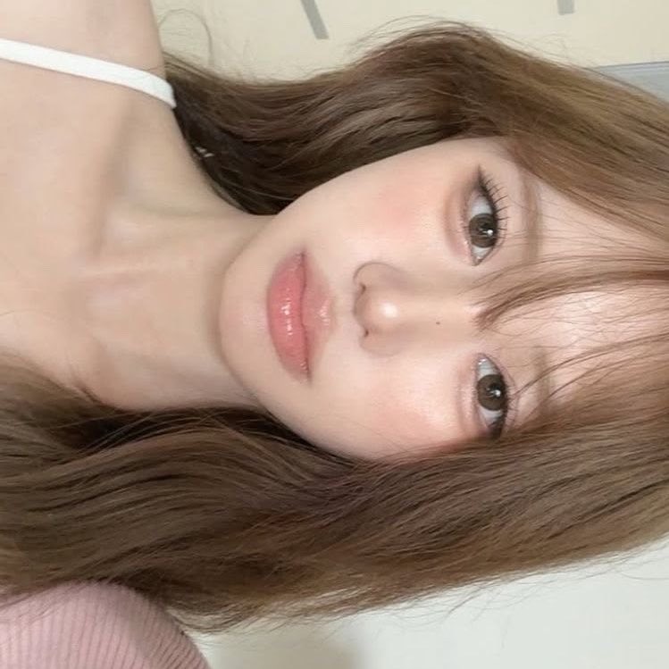 reviewchoey's tweet photo. เรฟเมคอัพโทนปรุงจืด🥀 นี่ว่าแอบคล้ายพวก clean girl/neutral อยู่ แต่ดึงโทนอ่อนติดเทาลงมาหน่อย สวยยยยยยมากกกกกก https://t.co/3BIMlcNtnD