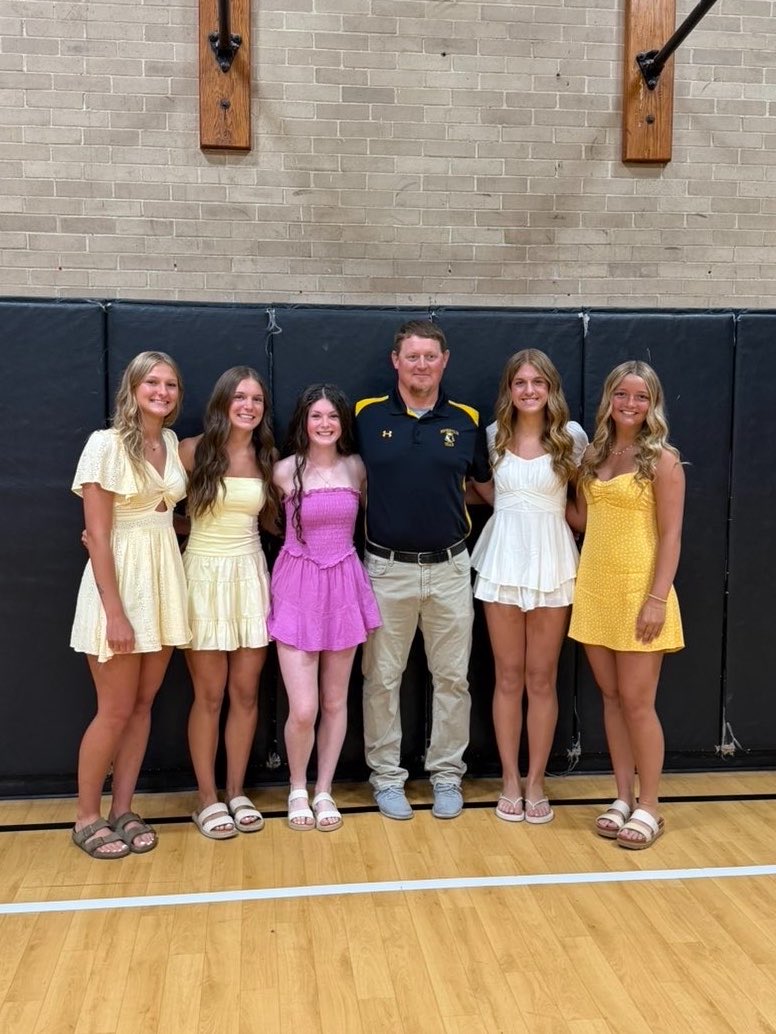 Payton_47's tweet photo. 2026 softball and track banquets were a success! So blessed that my track season has not come to an end yet due to getting the privilege to move onto state for long jump on Friday! Because of this I unfortunately will not be able to be with my team in Columbus on Friday, but I can’t wait to get back to work with them on Saturday! @TEP_Ferrari @OilerPride22 @coachkayleefox @CoachHannahACSB