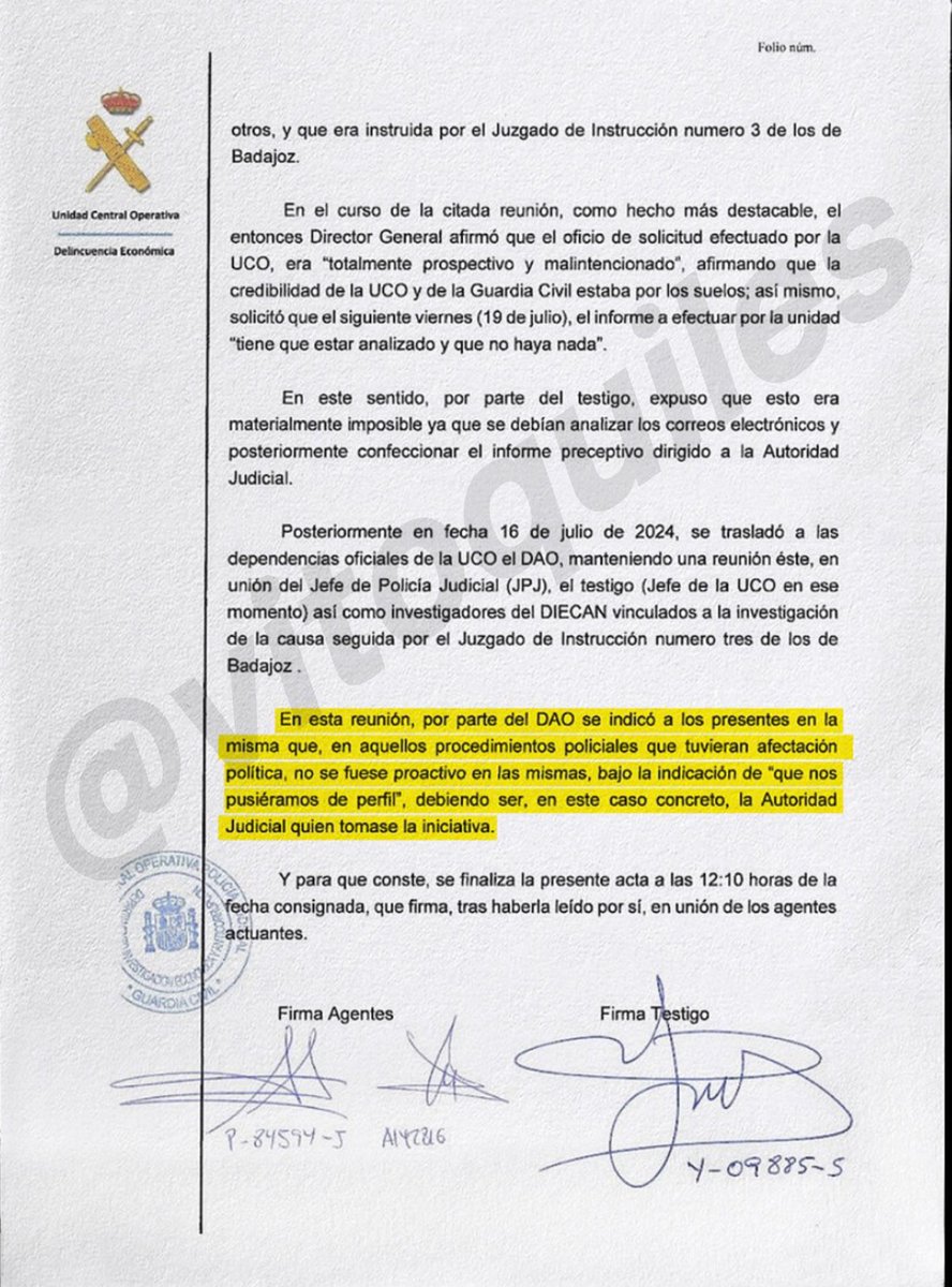 GregorioRCh's tweet photo. Dos hechos que se entienden mejor juntos:

La Guardia Civil ordenando minimizar el "clima contrario al gobierno" de Pedro Sánchez. 

¡Quien pueda hacer que haga! https://t.co/x9j1TQgzMK