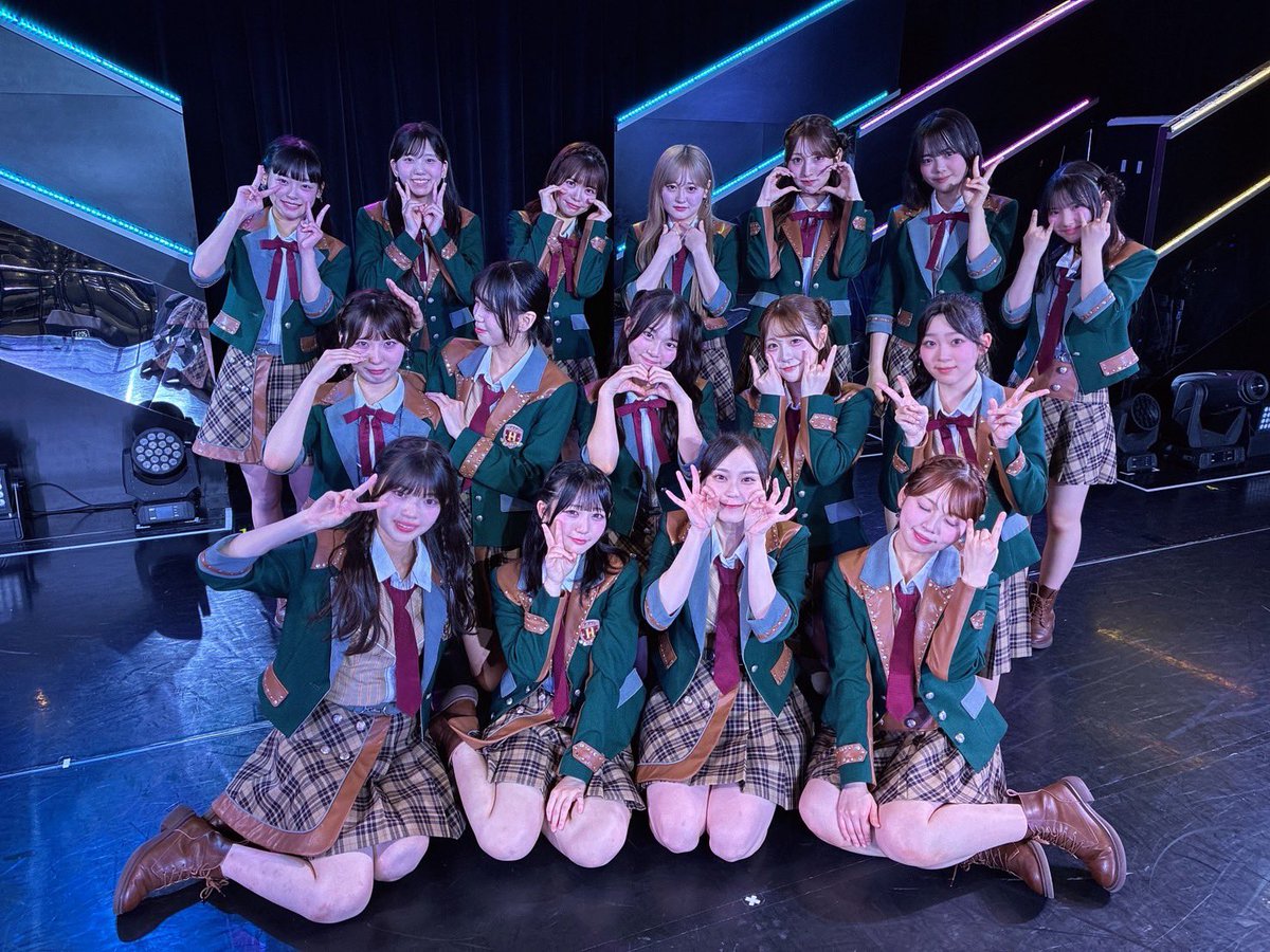 aki_toyonaga's tweet photo. #目撃者公演 悪天候の中来てくださった皆様ありがとうございました！

大きな変化のあった回でした。
初日から続けてきたあきちゃさんのポジションから変わり、たかみなさんのポジションをさせていただくことになりました。キャプテンシーを持って #チームH の良さをより引き出せるように頑張ります！ https://t.co/8mdP7YknDv