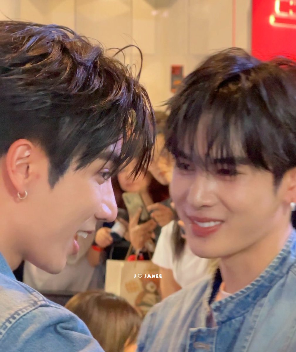 Daisysysysy3's tweet photo. Hi！Can we follow each other little devil? Follow me plz, I’ll follow you back for sure!🤗

#สวัสดีเพิร์ธแซนต้าเพื่อนเก่าเเอคใหม่ 
#จะทำความรู้จักกับเดวิลน้อยที่มาเฟบทวิต
#PerthSanta #เพิร์ธแซนต้า
#PerthTanapon #Santapp https://t.co/cL5UnshGcd