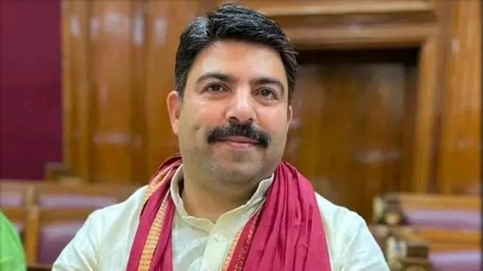 AmanHasanlive's tweet photo. पत्रकारिता से लेकर लोकसेवा तक का सफर करने वाले,उत्तर प्रदेश के देवरिया से लोकप्रिय विधायक,श्री @shalabhmani जी आपको जन्मदिन की बहुत-बहुत बधाई और हार्दिक शुभकामनाएं।💐 https://t.co/6KGQaAIJ8M