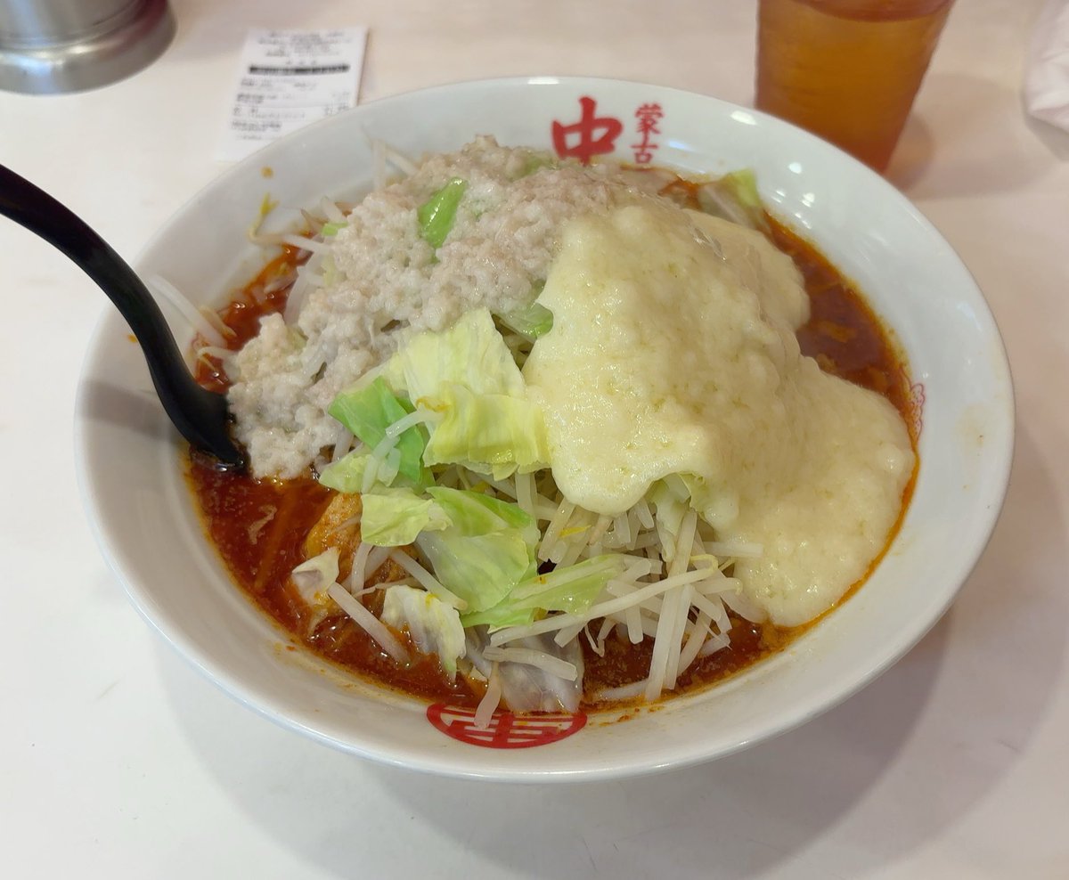 miyunkmt's tweet photo. ❤️蒙古タンメン中本 大宮店❤️5/26
濃厚巨豚北極(カレー)  野菜大盛 辛さ3倍 麺少なめ サウ

新作を食べに大宮へ。
ノーマル濃厚巨豚北極とはだいぶ違う雰囲気。
アリゴチーズが乗った北極×カレースープ。
クラニンはないんですね！
うまうまでした♡
ごちそうさまでした(*´༥`*)

#蒙古タンメン中本 https://t.co/NPfACNWm8D