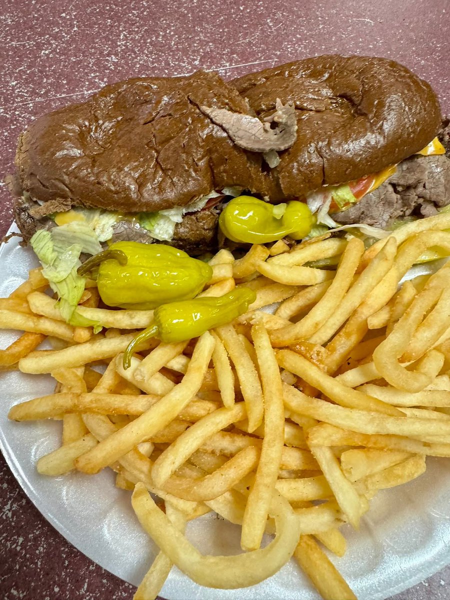 GusGoodTimesDel's tweet photo. Its a great day for some Gus's! Plenty of parking &amp; no wait. Come &amp; let us serve you up something Hawt &amp; Steamy! https://t.co/lABAGMtiRw