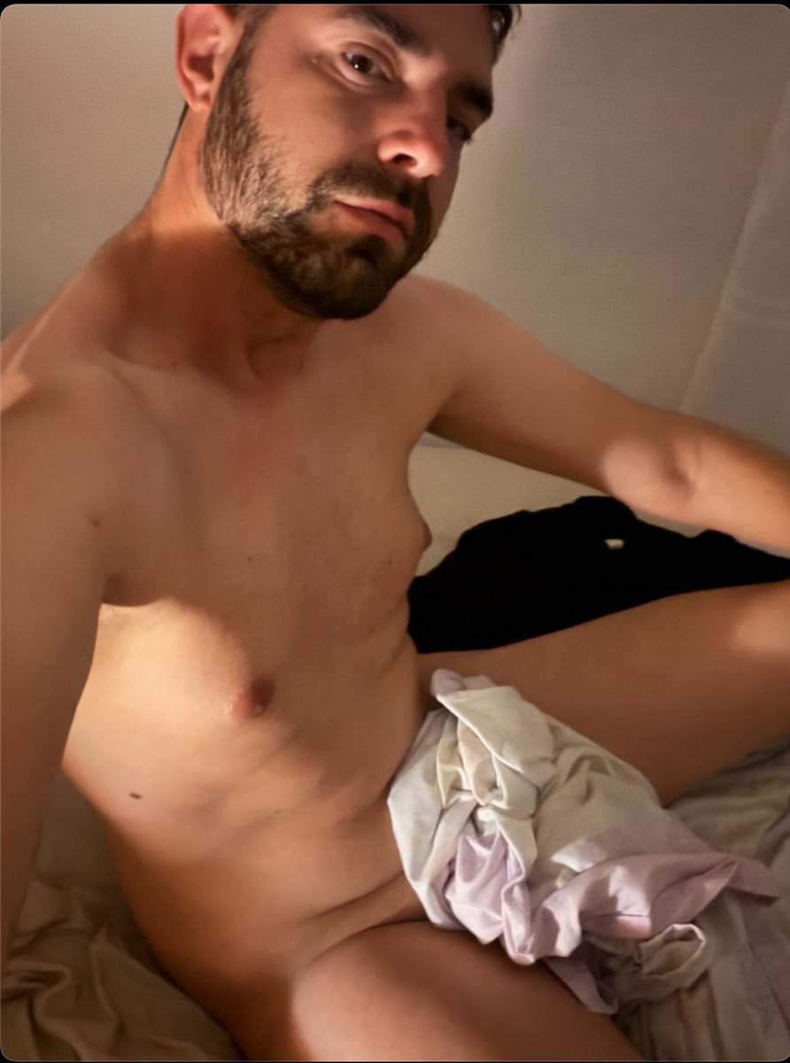 Hectorgpastor's tweet photo. Ya he empezado la temporada de dormir desnudo https://t.co/dVdWUdyGKx
