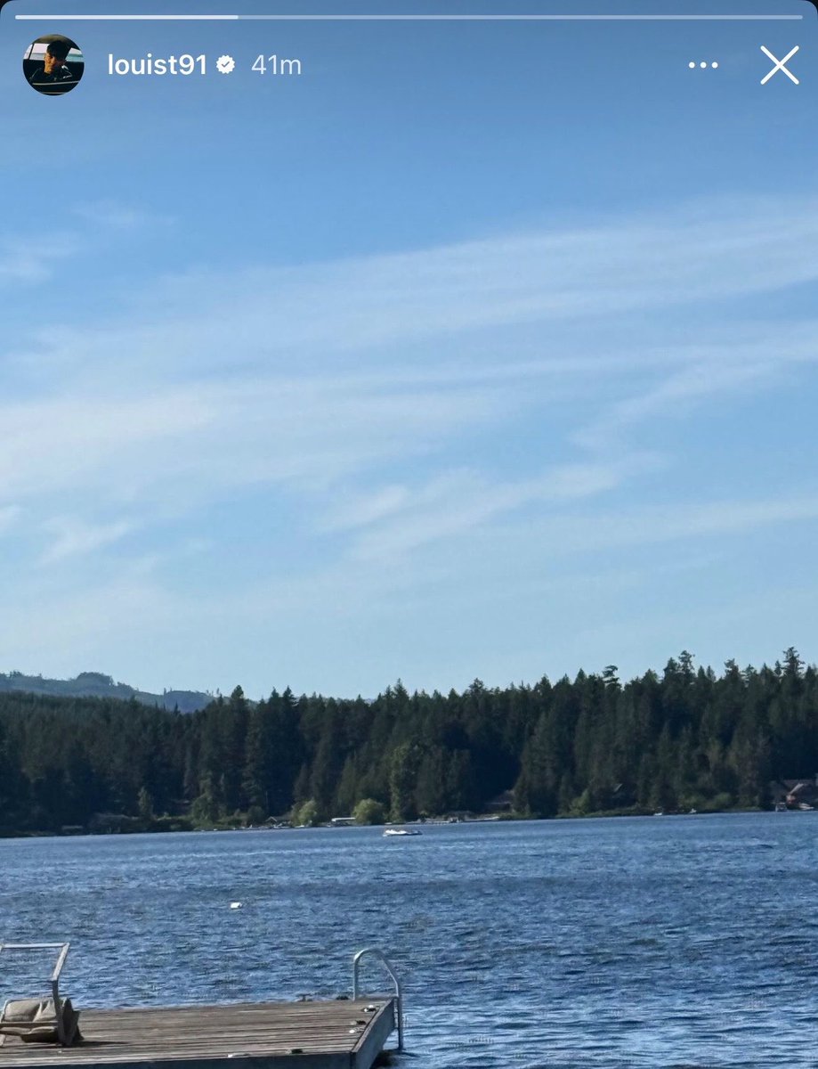 MysticCatcher12's tweet photo. “I’m coming to the cottage” https://t.co/2dtpUXTjts