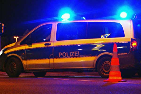 HLlive's tweet photo. Lkw als Geisterfahrer auf der B75 unterwegs https://t.co/S8Ku7AusAn #Lkw #Geisterfahrer #Polizei #Verkehrsregel #Navigationsgerät https://t.co/prowlk7omZ