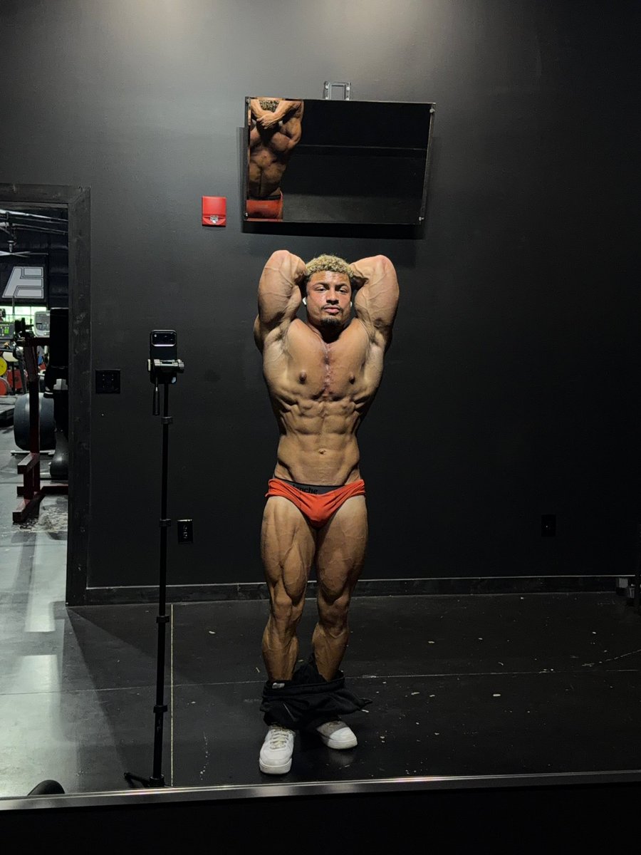 BuffGuyJay's tweet photo. Tribute and send piggies. https://t.co/bJj9g3uEVS