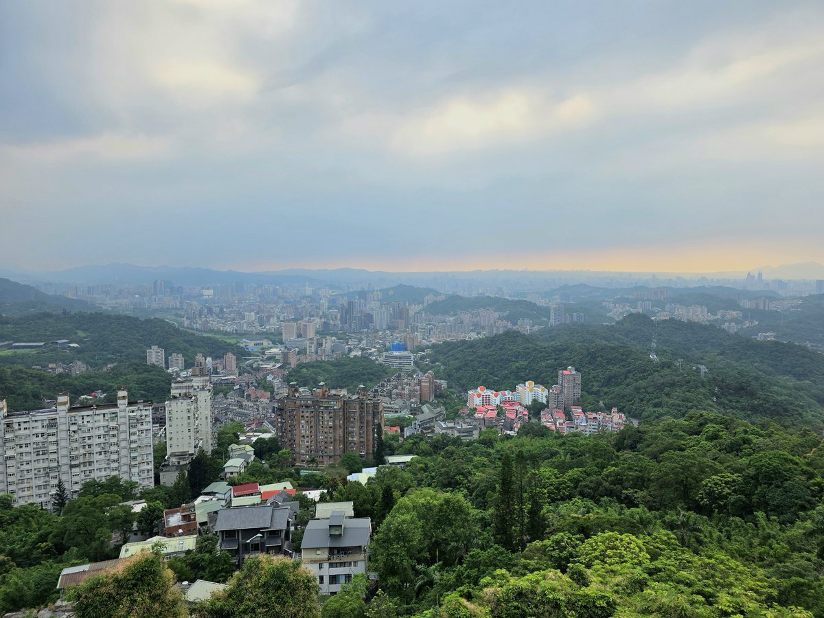 dmtaylor90's tweet photo. Maokong Gondola, Taipei 🇹🇼 https://t.co/HlS9bXKJ1A
